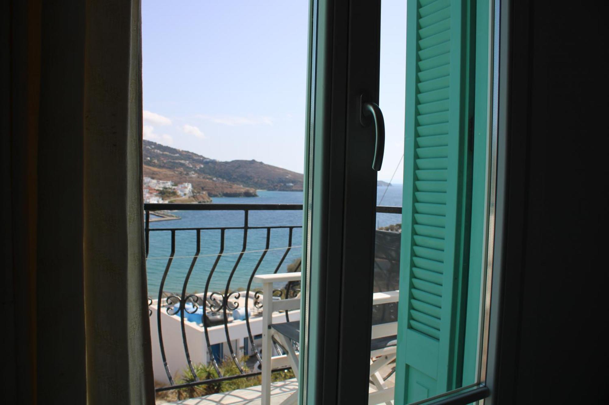 Blue Dolphin Hotel Batsíon Exterior foto